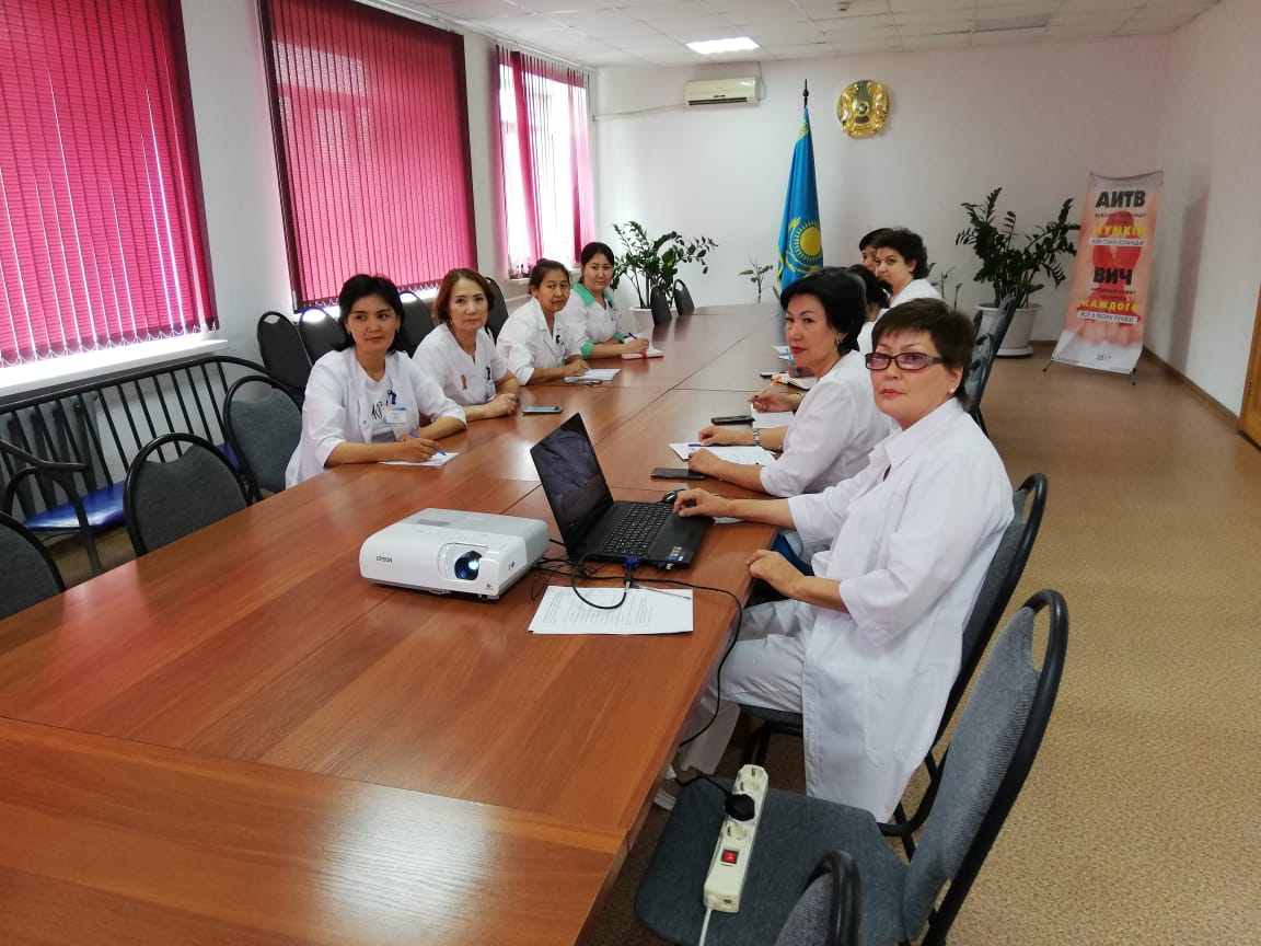 ЖИТС орталығының орта буын медицина қызметкерлеріне арналған коммуникативті дағдылар бойынша семинар.