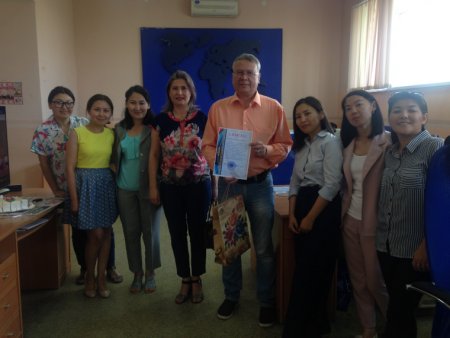 В г.Актобе Сотрудники центра СПИД чествовали журналистов