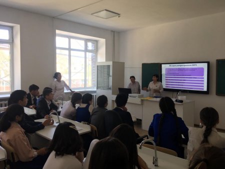 Студенттермен кездесу