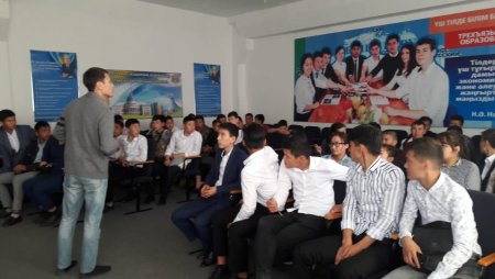 Студенттермен кездесу