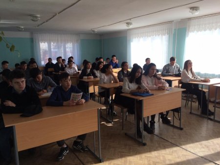 Студентермен кездесу