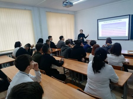 Студенттермен кездесу