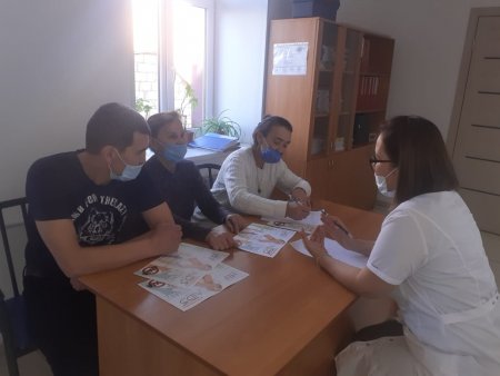 Аутрич қызметкерлерімен қызметтік кездесу