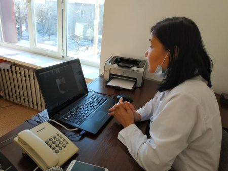 Студенттермен онлайн кездесу