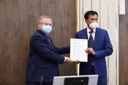 Облыс әкімі үздік дәрігерлерді марапаттады