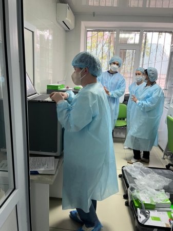 Актюбинский центр СПИД получил современное ПЦР оборудование