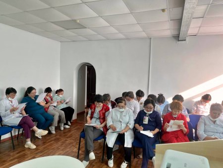 Медицина қызметкерлерін бейресми оқыту