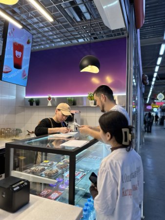 Среди посетителей рынка «Алия» провели анкетирование на знания ВИЧ-инфекции