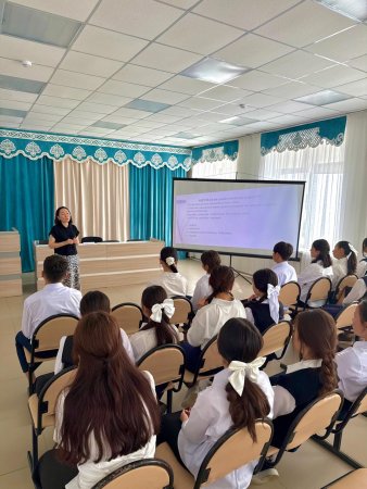 Благодар орта мектебінде дәріс