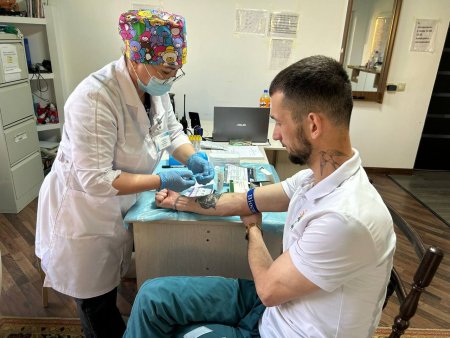 АИТВ орталығының қызметкерлері "Луч"оңалту орталығының резиденттері үшін АИТВ-ға дәріс және жедел тестілеу өткізді